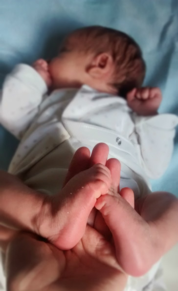 The importance of touch: how what and why to play with newborn 0-3 months